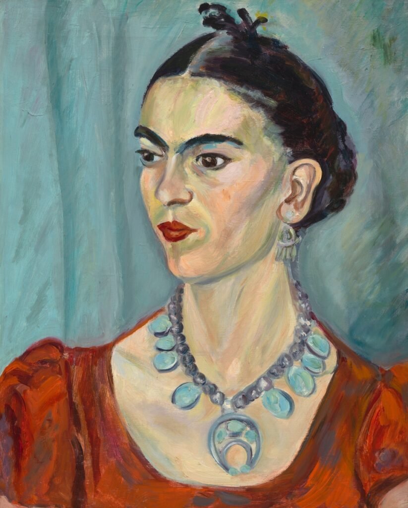 arte para regalar ¿por que comprar reproducciones?-obras maestras de lujo-Frida está sentada frente a un fondo neutro y luce un traje tradicional mexicano, con un huipil bordado y joyas elaboradas. Su cabello está trenzado con listones y decorado con flores.